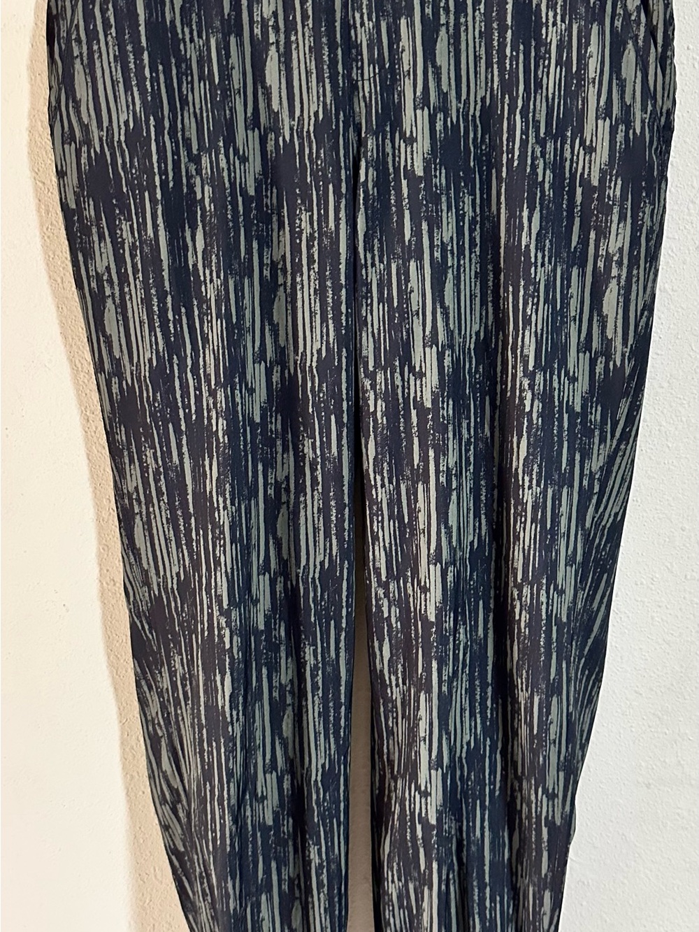 32 Cool Women's Black and Green Patterned Jogger Pants